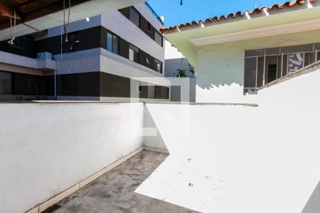 Casa à venda com 300m², 4 quartos e 2 vagasÁrea de Serviço