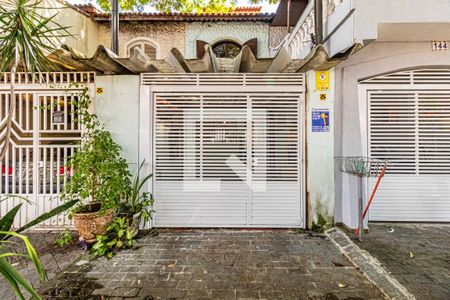 Casa à venda com 150m², 3 quartos e 1 vaga Casa à venda com 150m², 3 quartos e 1 vagaFachada