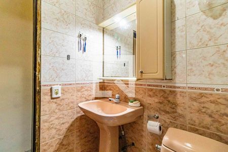 Casa à venda com 150m², 3 quartos e 1 vaga Casa à venda com 150m², 3 quartos e 1 vagaBanheiro social