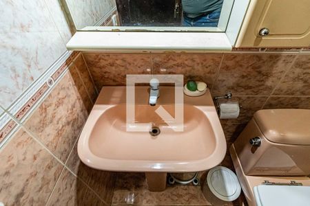 Casa à venda com 150m², 3 quartos e 1 vaga Casa à venda com 150m², 3 quartos e 1 vagaBanheiro social