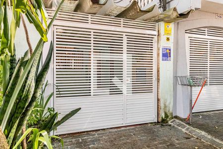 Casa à venda com 150m², 3 quartos e 1 vaga Casa à venda com 150m², 3 quartos e 1 vagaFachada