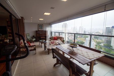 Apartamento à venda com 210m², 3 quartos e 4 vagas Apartamento à venda com 210m², 3 quartos e 4 vagasTerraço