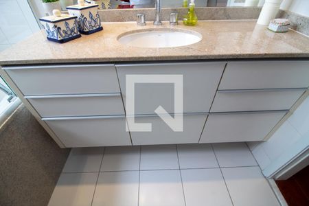 Apartamento à venda com 210m², 3 quartos e 4 vagas Apartamento à venda com 210m², 3 quartos e 4 vagasBanheiro Sra. da Suíte 3