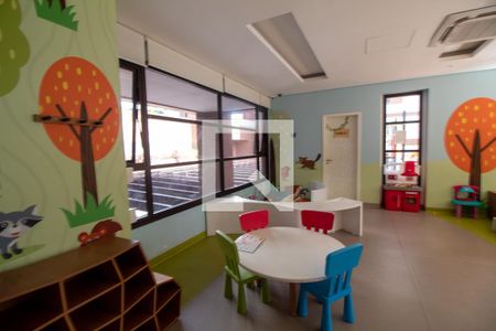 Apartamento à venda com 210m², 3 quartos e 4 vagas Apartamento à venda com 210m², 3 quartos e 4 vagasÁrea comum - Piscina