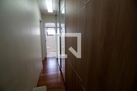 Apartamento à venda com 210m², 3 quartos e 4 vagas Apartamento à venda com 210m², 3 quartos e 4 vagasCloset