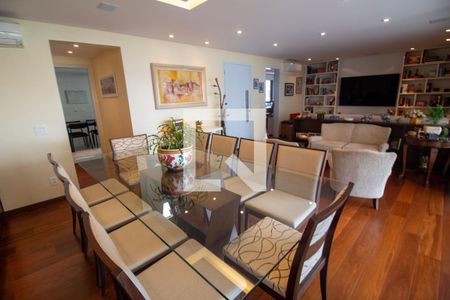 Apartamento à venda com 210m², 3 quartos e 4 vagas Apartamento à venda com 210m², 3 quartos e 4 vagasSala de Jantar