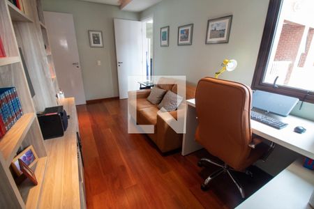 Apartamento à venda com 210m², 3 quartos e 4 vagas Apartamento à venda com 210m², 3 quartos e 4 vagasSala Intima