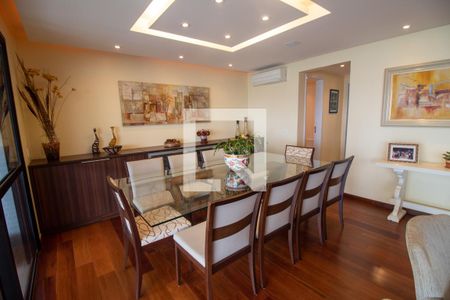 Apartamento à venda com 210m², 3 quartos e 4 vagas Apartamento à venda com 210m², 3 quartos e 4 vagasSala de Jantar