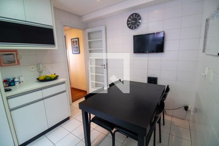 Apartamento à venda com 210m², 3 quartos e 4 vagas Apartamento à venda com 210m², 3 quartos e 4 vagasCopa