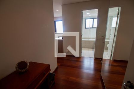 Apartamento à venda com 210m², 3 quartos e 4 vagas Apartamento à venda com 210m², 3 quartos e 4 vagasCloset