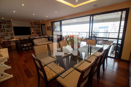 Apartamento à venda com 210m², 3 quartos e 4 vagas Apartamento à venda com 210m², 3 quartos e 4 vagasSala de Jantar