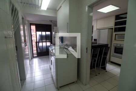 Apartamento à venda com 210m², 3 quartos e 4 vagas Apartamento à venda com 210m², 3 quartos e 4 vagasÁrea de Serviço