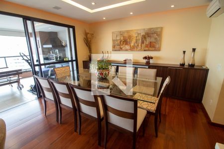 Apartamento à venda com 210m², 3 quartos e 4 vagas Apartamento à venda com 210m², 3 quartos e 4 vagasSala de Jantar