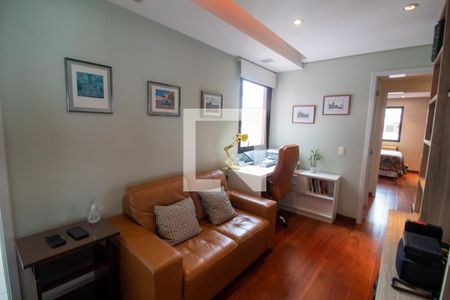 Apartamento à venda com 210m², 3 quartos e 4 vagas Apartamento à venda com 210m², 3 quartos e 4 vagasSala Intima