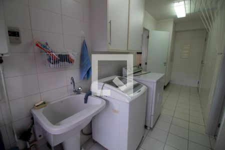 Apartamento à venda com 210m², 3 quartos e 4 vagas Apartamento à venda com 210m², 3 quartos e 4 vagasÁrea de Serviço