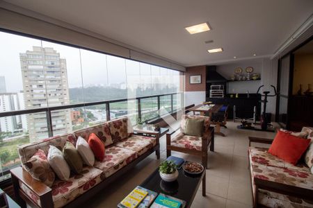 Apartamento à venda com 210m², 3 quartos e 4 vagas Apartamento à venda com 210m², 3 quartos e 4 vagasTerraço