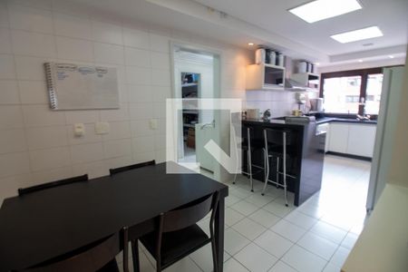 Apartamento à venda com 210m², 3 quartos e 4 vagas Apartamento à venda com 210m², 3 quartos e 4 vagasCopa