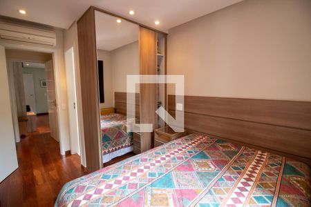 Apartamento à venda com 210m², 3 quartos e 4 vagas Apartamento à venda com 210m², 3 quartos e 4 vagasSuíte 2