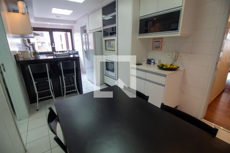 Apartamento à venda com 210m², 3 quartos e 4 vagas Apartamento à venda com 210m², 3 quartos e 4 vagasCopa