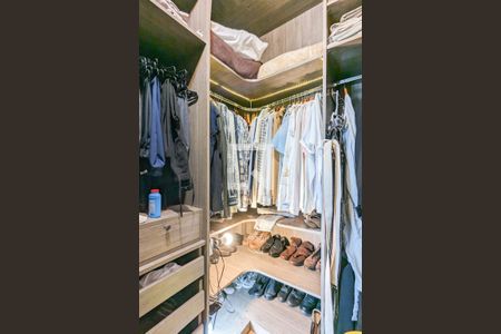 Apartamento à venda com 137m², 3 quartos e 2 vagasCloset da suíte 1