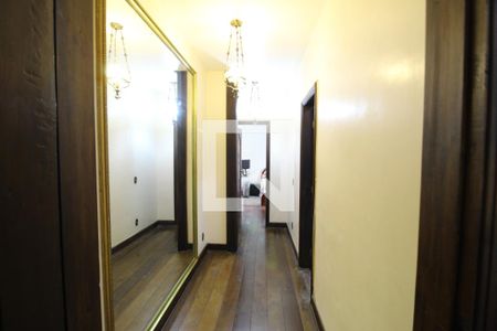 Casa para alugar com 1200m², 5 quartos e 3 vagasCorredor