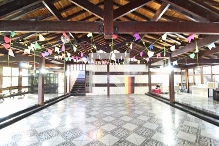 Casa para alugar com 1200m², 5 quartos e 3 vagasÁrea Comum - Salão de festas