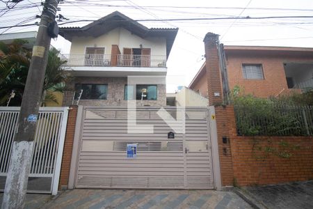 Casa à venda com 166m², 3 quartos e 4 vagas Casa à venda com 166m², 3 quartos e 4 vagasFachada