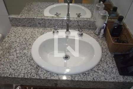 Casa à venda com 200m², 3 quartos e 2 vagasSuíte 