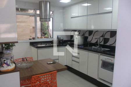 Casa à venda com 200m², 3 quartos e 2 vagasCozinha 