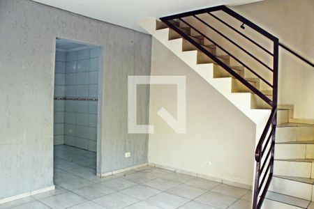 Sala de casa de condomínio para alugar com 2 quartos, 60m² em Vila Princesa Isabel, São Paulo