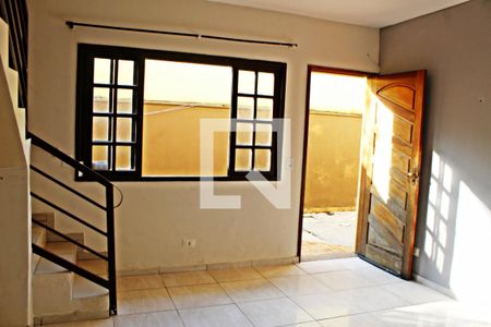 Sala de casa de condomínio para alugar com 2 quartos, 60m² em Vila Princesa Isabel, São Paulo