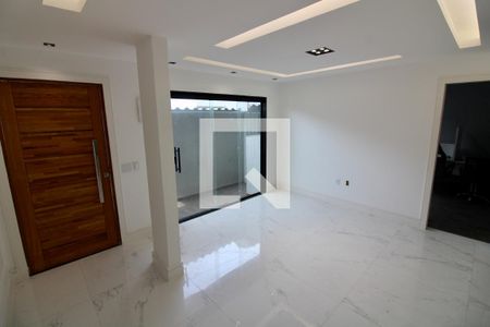 Sala de casa à venda com 4 quartos, 270m² em Camorim, Rio de Janeiro