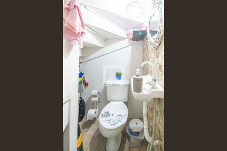 Lavabo da sala de casa de condomínio à venda com 1 quarto, 100m² em Rio Branco, Canoas