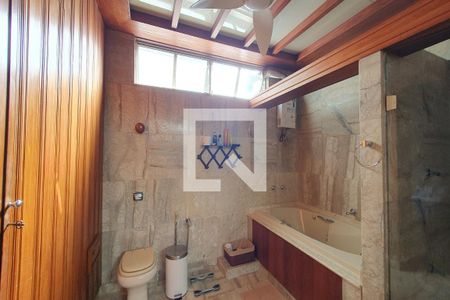 Banheiro da Suíte de apartamento à venda com 4 quartos, 321m² em Grajau, Rio de Janeiro