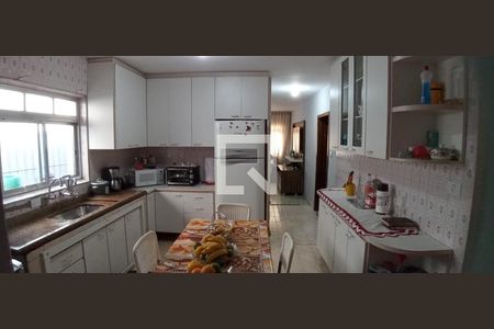 Casa à venda com 250m², 3 quartos e 4 vagas