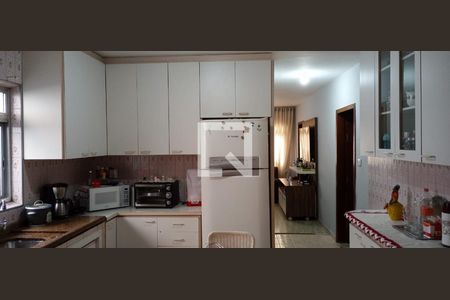 Casa à venda com 250m², 3 quartos e 4 vagas