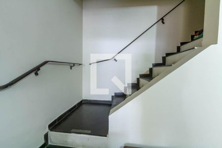 Escada de casa à venda com 2 quartos, 150m² em Baeta Neves, São Bernardo do Campo