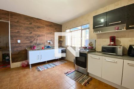 Casa à venda com 250m², 4 quartos e 2 vagas Casa à venda com 250m², 4 quartos e 2 vagasCozinha