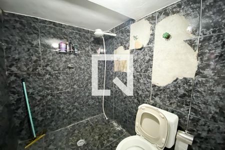 Casa à venda com 250m², 4 quartos e 2 vagas Casa à venda com 250m², 4 quartos e 2 vagasBanheiro
