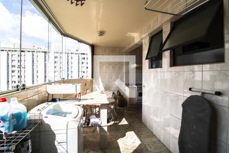 Apartamento à venda com 213m², 4 quartos e 1 vagaÁrea de Serviço