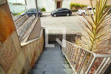 Casa para alugar com 223m², 4 quartos e 2 vagas Casa para alugar com 223m², 4 quartos e 2 vagasHall de entrada - Escada