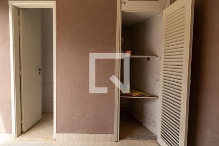 Casa para alugar com 223m², 4 quartos e 2 vagas Casa para alugar com 223m², 4 quartos e 2 vagasÁrea de Serviço - Armário