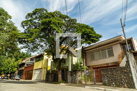 Casa para alugar com 223m², 4 quartos e 2 vagas Casa para alugar com 223m², 4 quartos e 2 vagasFachada