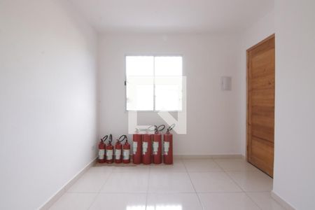 Sala/cozinha
 de apartamento para alugar com 2 quartos, 37m² em Parque Cisper, São Paulo