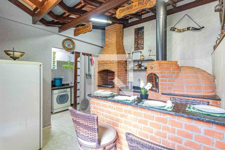 Casa à venda com 220m², 4 quartos e 3 vagasChurrasqueira