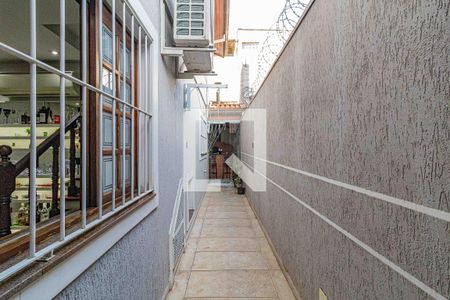 Casa à venda com 220m², 4 quartos e 3 vagasCorredor lateral
