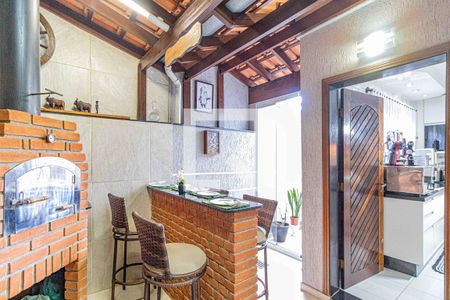 Casa à venda com 220m², 4 quartos e 3 vagasChurrasqueira