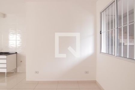 Sala/cozinha
 de apartamento para alugar com 2 quartos, 38m² em Parque Cisper, São Paulo