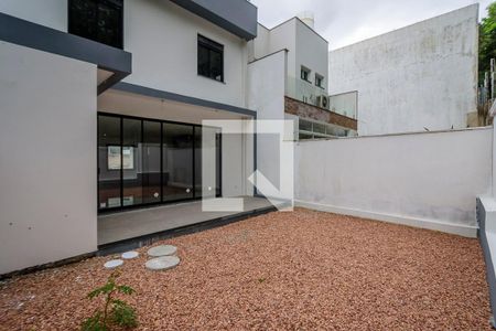Casa de condomínio à venda com 170m², 3 quartos e 2 vagasQuintal