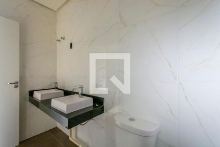 Banheiro da Suíte de casa de condomínio à venda com 3 quartos, 170m² em Chapéu do Sol, Porto Alegre
